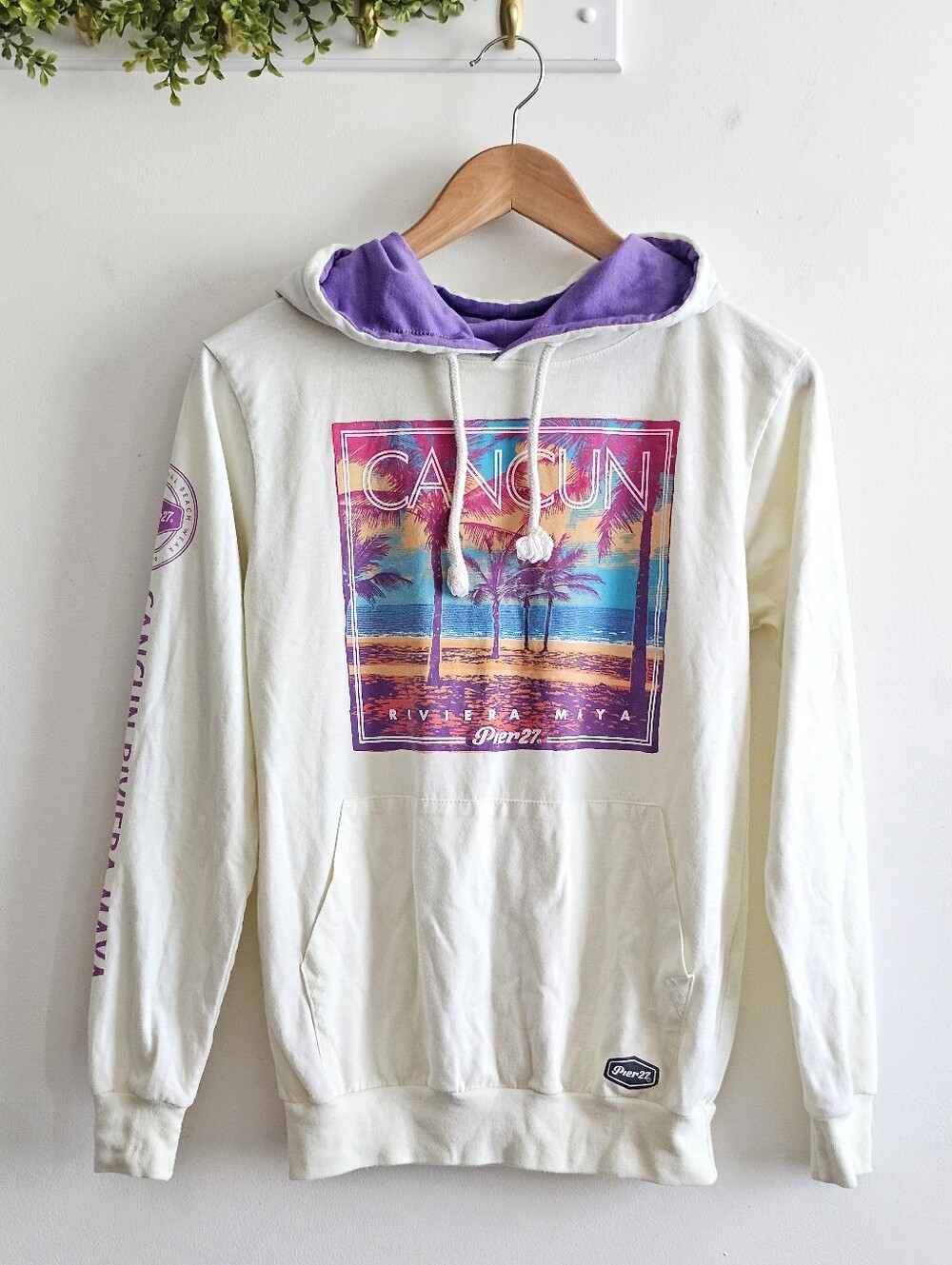 Pier27 Cancun Riviera Maya Graphic Hoodie Sweatshirt Cream Purple Size M Beach